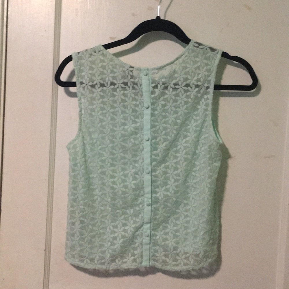 NWOT flirty top with mesh flower back